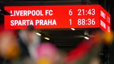 Papan skor menunjukkan hasil akhir pertandingan sepak bola leg kedua babak 16 besar Liga Europa antara Liverpool dan Sparta Praha di Stadion Anfield, Liverpool, Inggris, Kamis 14 Maret 2024. (AP Photo/Jon Super)