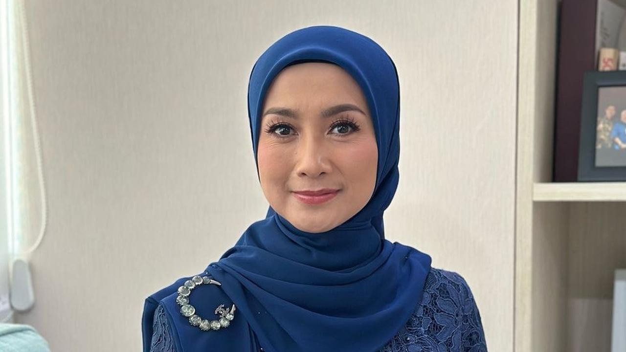 Berbaret Biru Desy PAN Bareng Adik Sultan, Ada Juga Foto Bersama Anak Jenderal Polisi