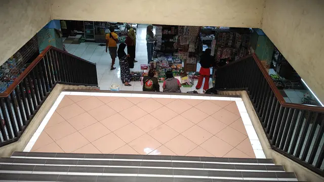 Suasana Pasar Gembrong Baru, tak banyak pengunjung yang datang.