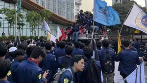Mahasiswa Trisakti Demo di Patung Kuda, Bawa 3 Tuntutan Ini