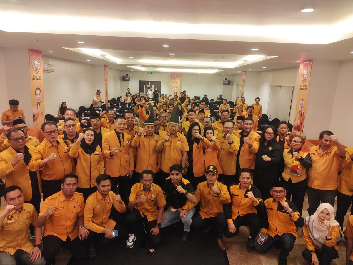 Sekjen Partai Hanura Patrice Rio Cappela saat konsolidasi Tim Task Force di Hotel Dalton Makassar.