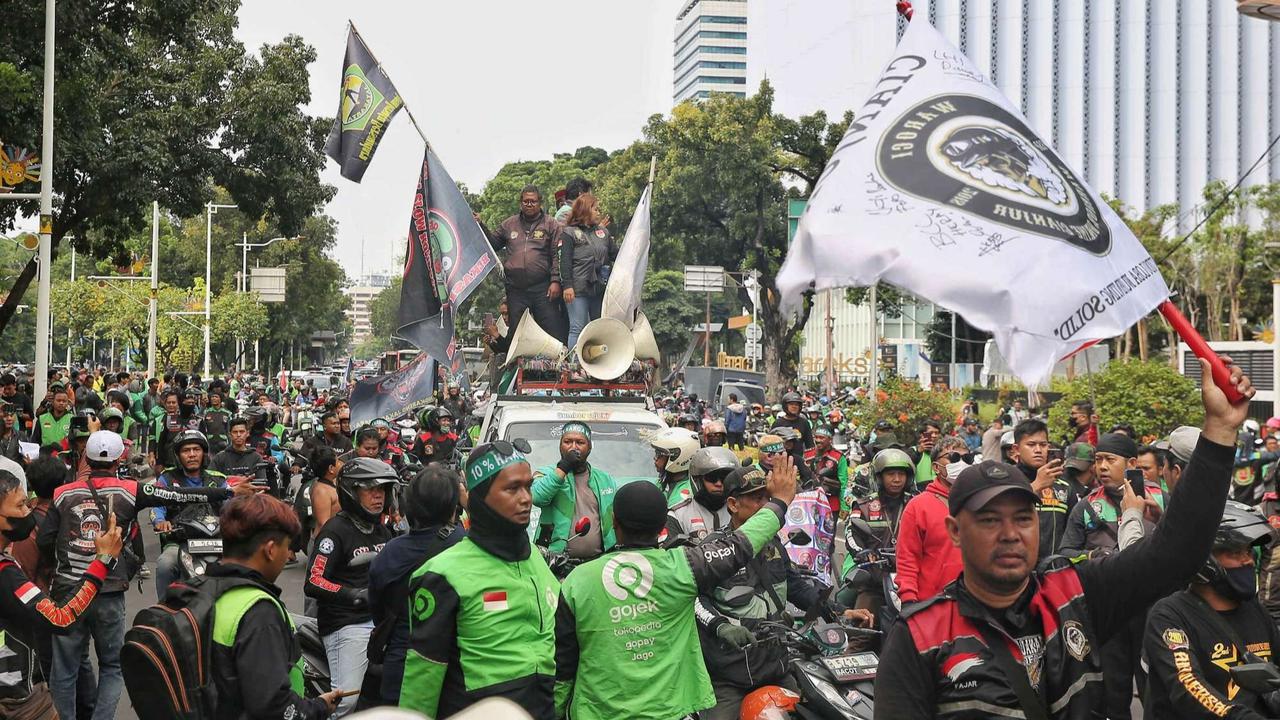 Demo ojol di Patung Kuda