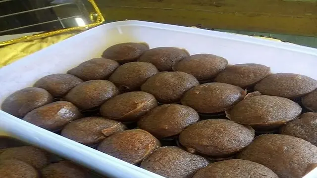 Rasanya yang sangat manis, bolu peca khas Bugis cocok jadi takjil Ramadan (Liputan6.com/ Eka Hakim)