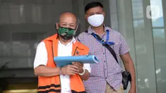Mantan anggota DPRD Kota Bandung, Kadar Slamet keluar usai menjalani pemeriksaan oleh penyidik di Gedung KPK, Jakarta, Selasa (5/5/2020). Kadar diperiksa sebagai tersangka terkait dugaan korupsi pengadaan tanah untuk RTH di lingkungan Pemkot Bandung Tahun 2012-2013. (merdeka.com/Dwi Narwoko)