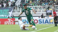 Persebaya Surabaya kalah 2-3 dari Persib Bandung pada pekan ke-15 BRI Liga 1 2023/2024, Sabtu (7/10/2023) sore WIB di Stadion Gelora Bung Tomo, Surabaya, Jawa Timur. (Bola.com/Aditya Wany)