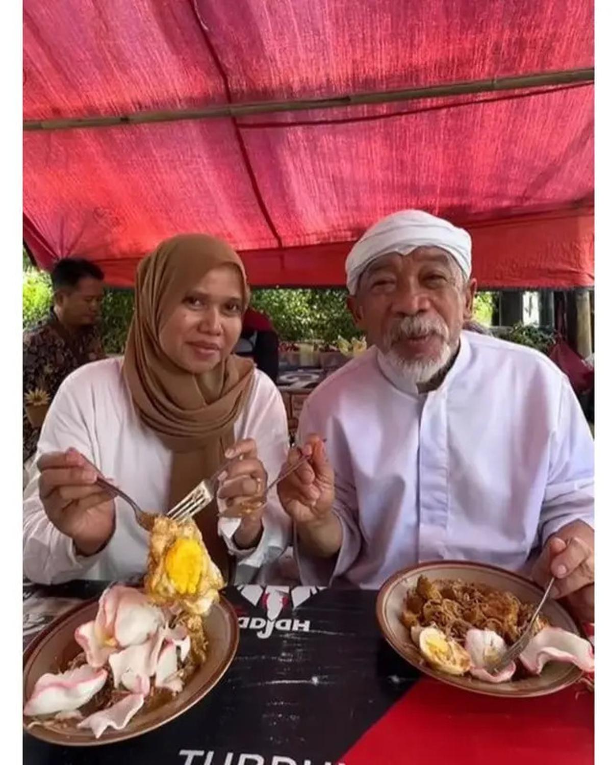 6 Potret Kenangan Pelawak Qomar 4 Sekawan dan Istri, Kerap Bikin Konten Bareng