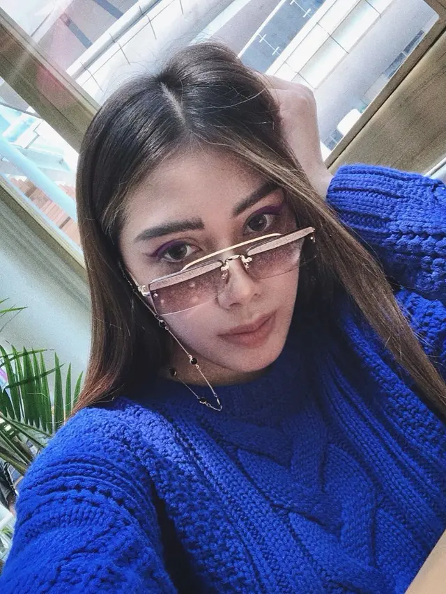 7 Gaya Picci Ramlan dengan Kacamata Trendinya