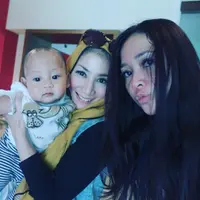 Maia Estianty dan sang adik (instagram/cyntia_livianty)