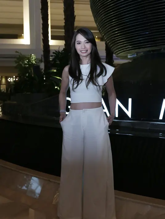 Untuk terus mengenalkan karyanya, ibu dua anak itu beberapa kali mengikutkan ke beberapa fashion show. Hingga yang bertarap internasionl, salah satunya Indonesia Fashion Week. (Galih W. Satria/Bintang.com)