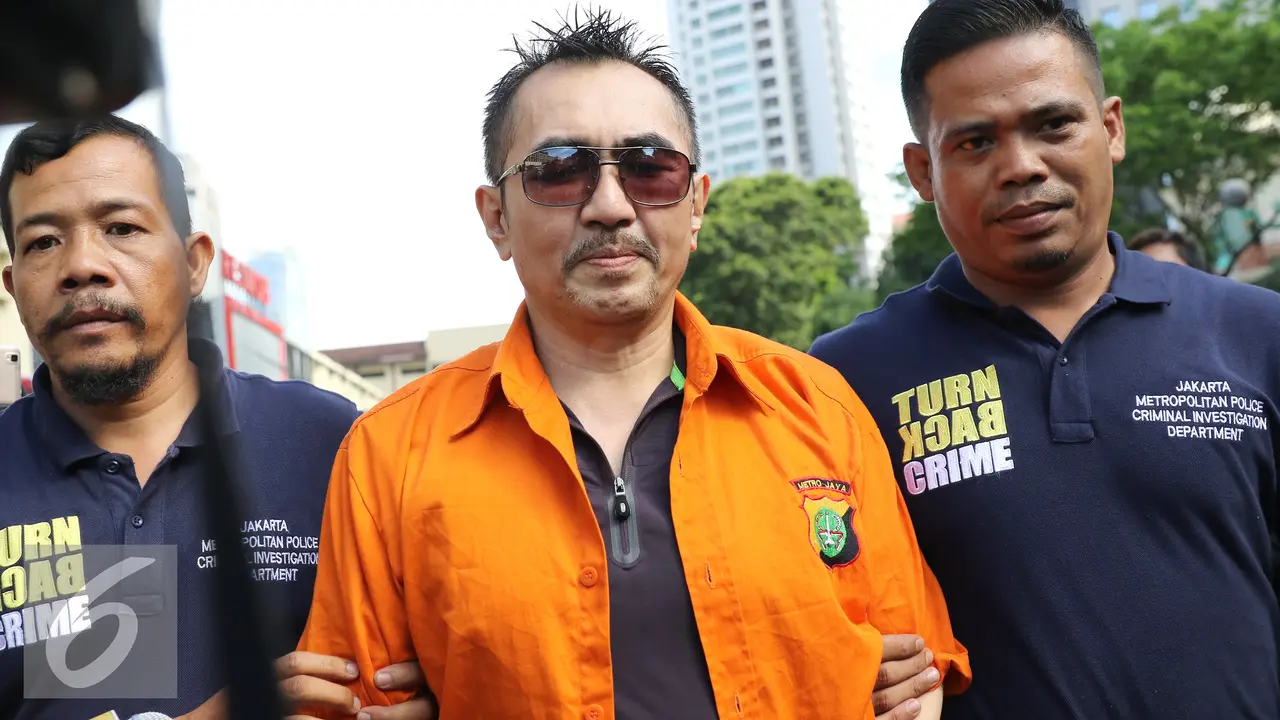 20161025-AA-Gatot-di-bawa-ke-Polda-HZ2