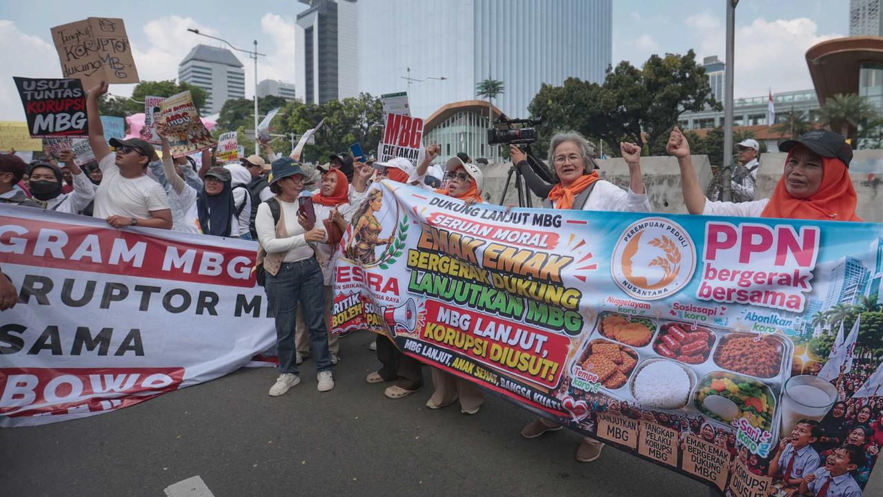 FOTO: Massa Aksi Dukung Kelanjutan Program Makan Bergizi Gratis