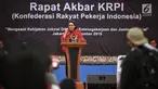 Ketua Umum KRPI, Rieke Diah Pitaloka berorasi dalam rapat akbar Konfederasi Rakyat Pekerja Indonesia di Jakarta, Sabtu (22/12). Kegiatan itu bertema “Mengawal Kebijakan Jokowi di Bidang Ketenagakerjaan dan Jaminan Sosial”. (Liputan6.com/Faizal Fanani)
