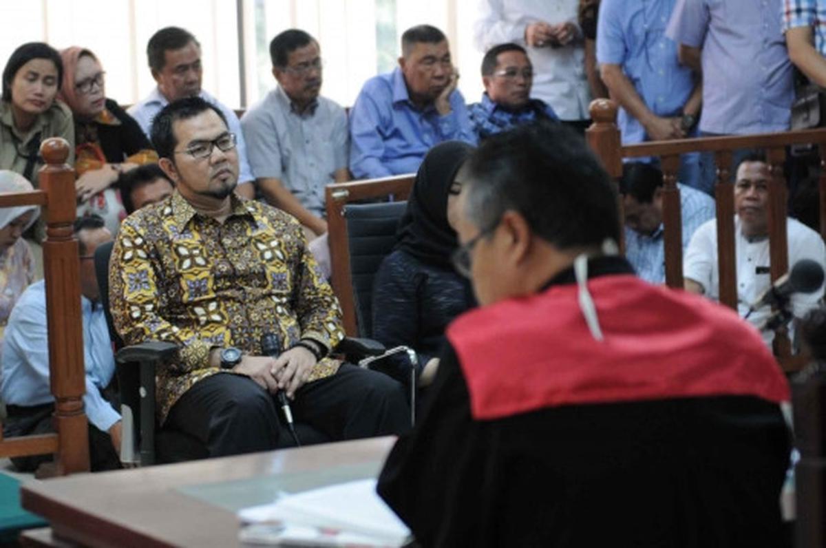 Sidang perdana Bupati Empat Lawang dan istri terkait kasus suap Akil