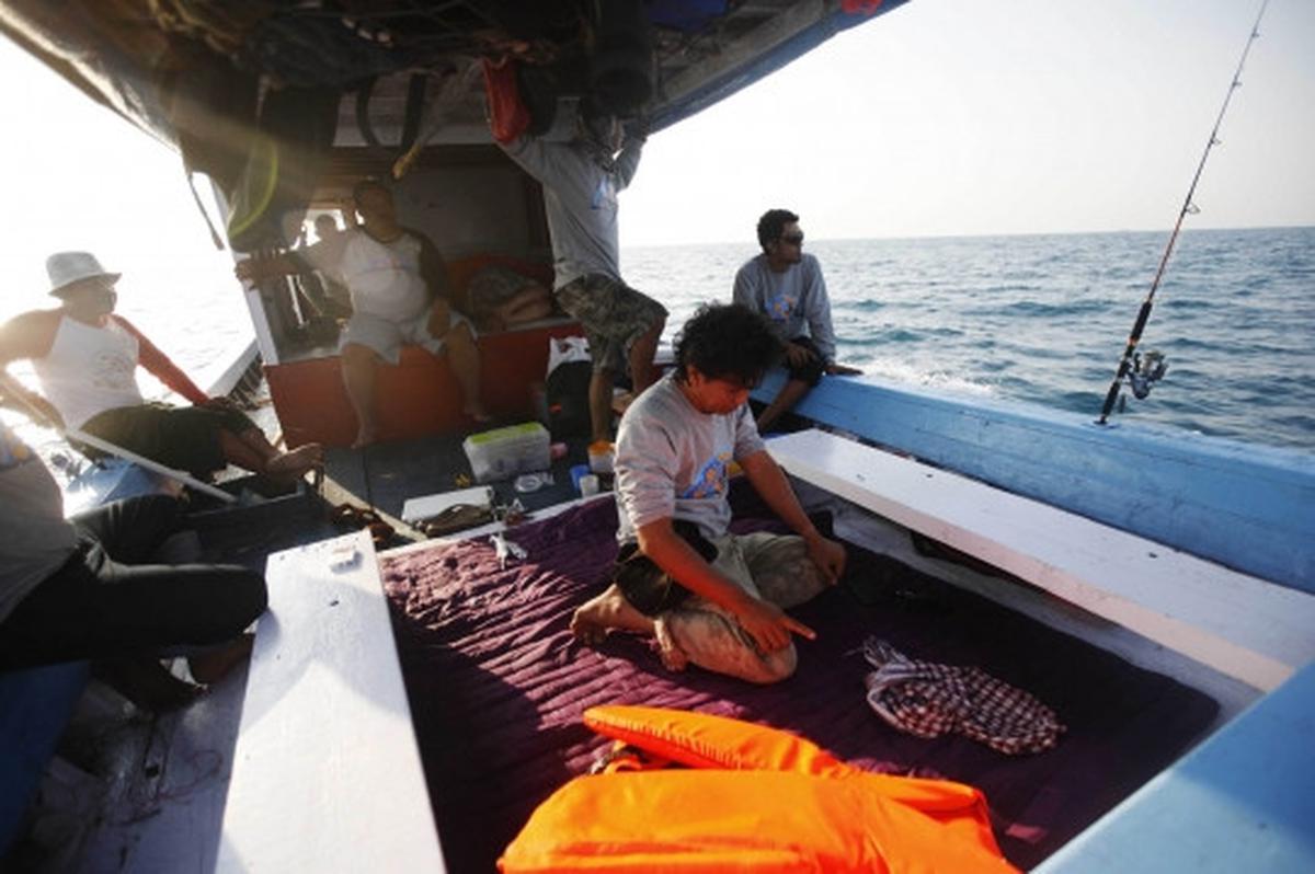 Serunya ngabuburit dengan memancing di perairan Kepulauan Seribu