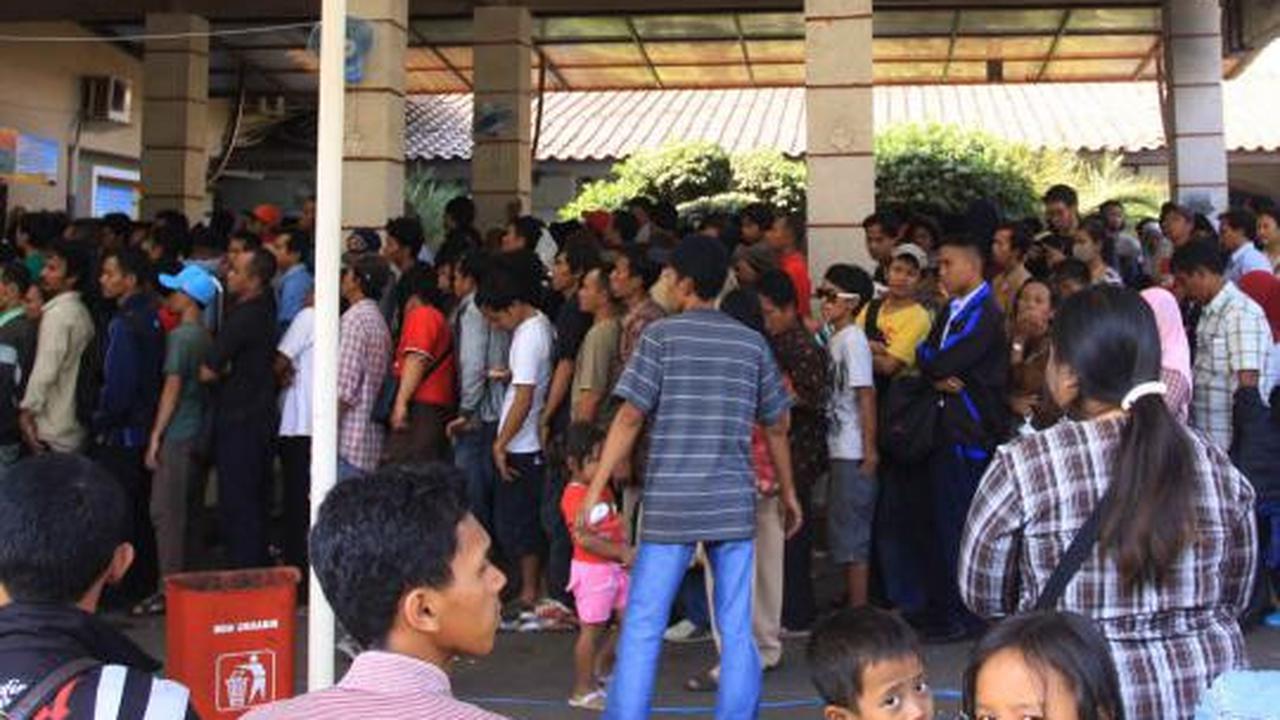 Calon pemudik rela antre tiket sejak pukul 4 pagi