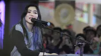 Isyana Sarasvati Tampil di Banyuwangi Batik Festival 2017