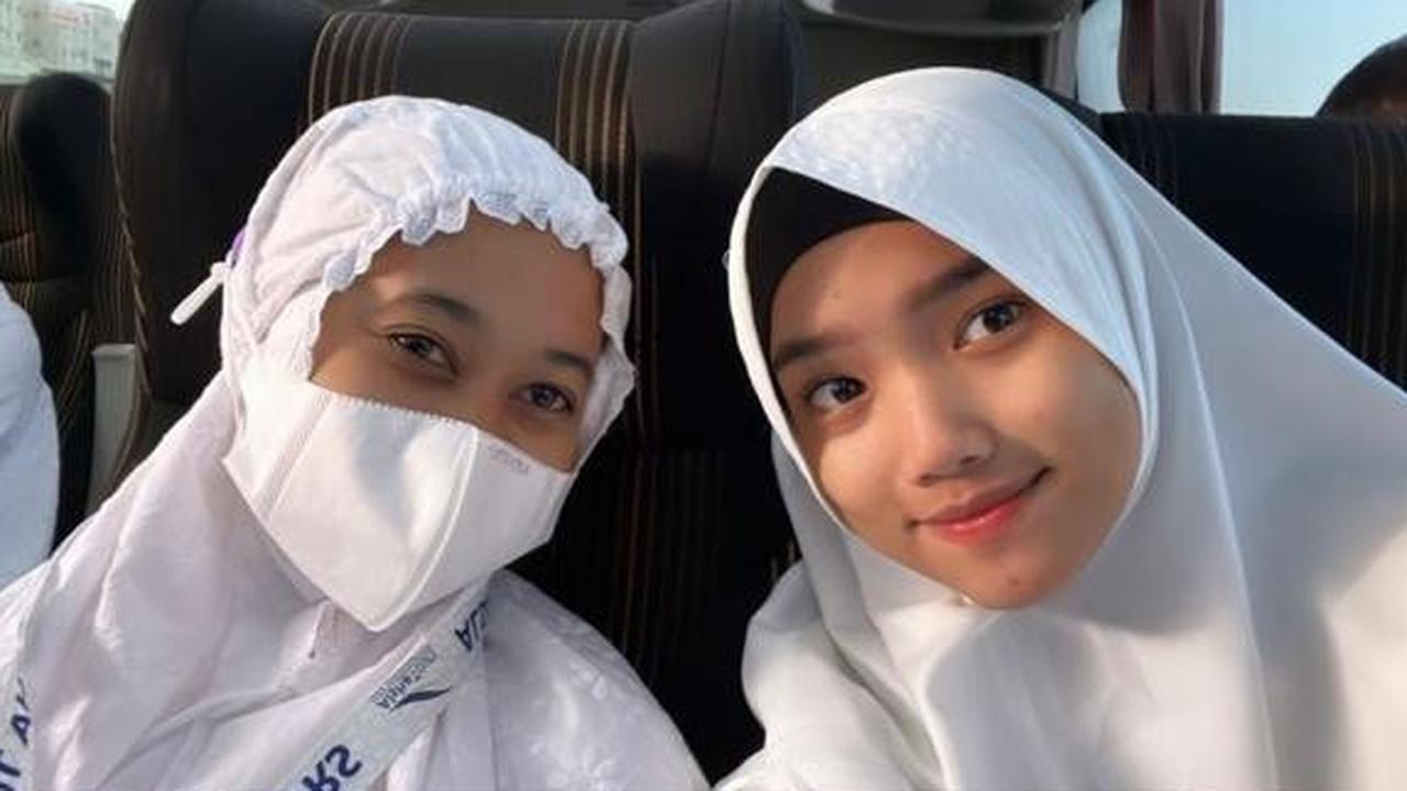 7 Tampilan Fuji Pakai Hijab Syar’i saat Umrah Bersama Thariq Halilintar, Banjir pujian