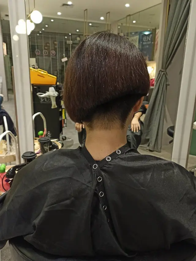 Potret Gaya Rambut Terbaru Leony (sumber : instagram/leonyvh)