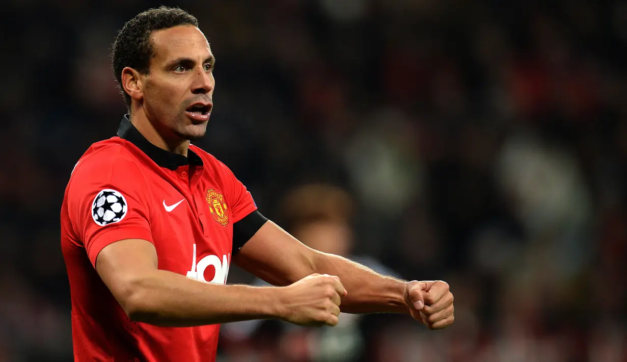 6. Rio Ferdinand – Mantan Bek Timnas Inggris ini mengabiskan masa pensiunnya dengan menjadi komentator bola dan membuat video YouTube. Legenda MU ini sering berbagi kegiatan sehari-hari nya. (AFP/Patrik Stollarz)