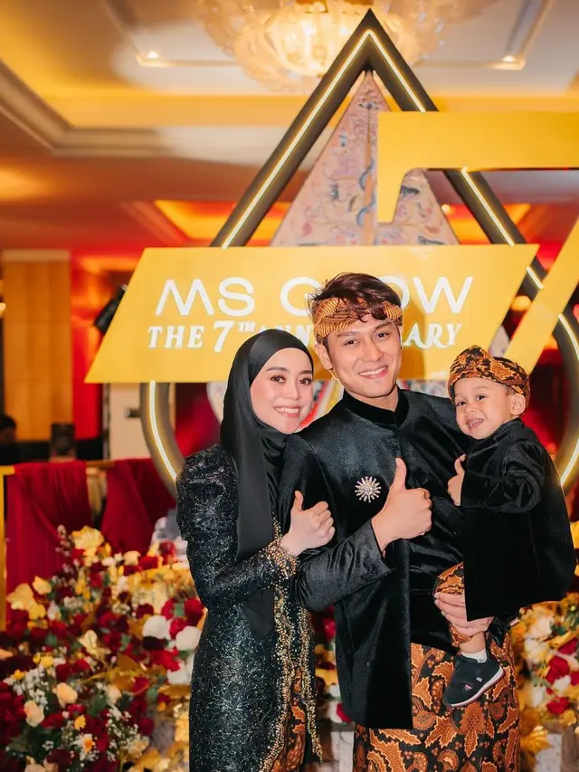 8 Inspirasi Hijab Simple untuk Kebaya dari Nina Zatulini, Aurel Hermansyah, hingga Irish Bella