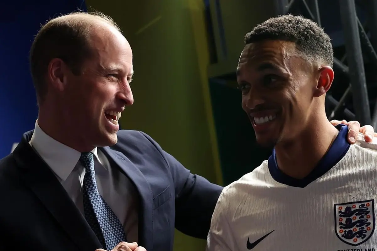 Gaya Necis Pangeran William Nonton Euro 2024, Tunjukkan Cintanya pada Sepak Bola dengan Dasi Bemotif Seharga Rp4jutaan