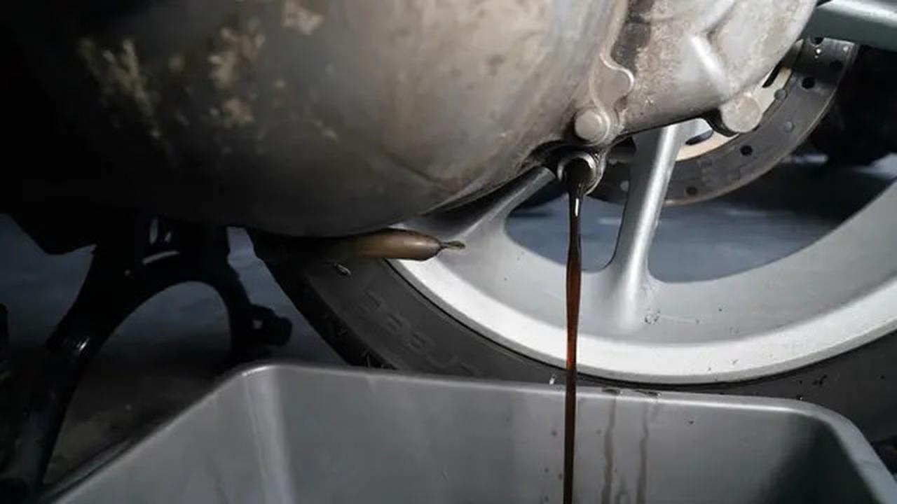 Cara Mudah Ganti Oli Gardan Motor Sendiri di Rumah