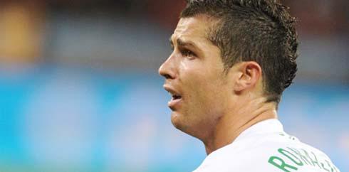 Eskpresi kekecewaan kapten Portugal Cristiano Ronaldo di laga perdelapan final PD 2010 lawan Spanyol di Green Point Stadium, Cape Town, 29 Juni 2010. Portugak kalah 0-1. AFP PHOTO / FRANCISCO LEONG 