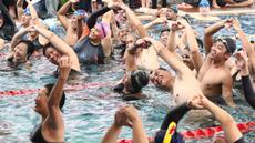 Sejumlah perserta tampak antusias mengikuti 1st Nika Fun Relay Swimming Championships 2025 di Nika Training Pool, Bintaro, Jakarta, Minggu (7/12/2025). (Dok. Akuatik Indonesia)