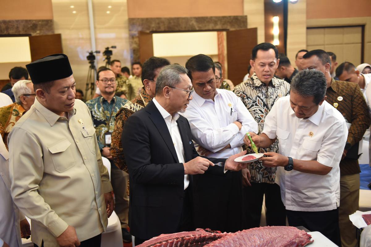 FOTO: Setahun Pemerintahan Prabowo, Zulhas Umumkan Impor Beras Nol Persen