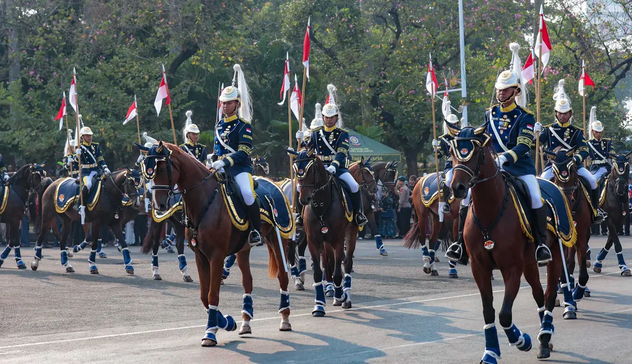 Kirab Merah Putih melintas menuju Istana Negara di Jalan Medan merdeka Barat, Jakarta, Senin (17/8/2026). (KLY/ Budy Santoso)