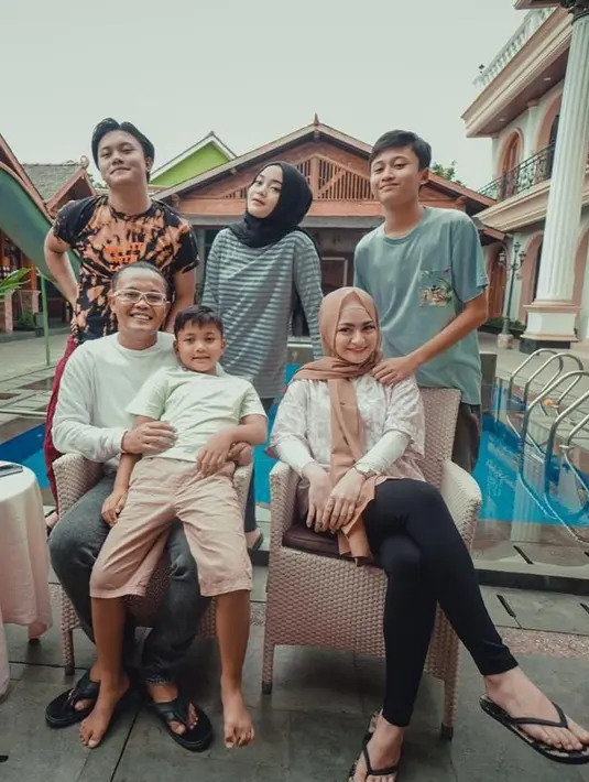 (Instagram/nathalieholscher)