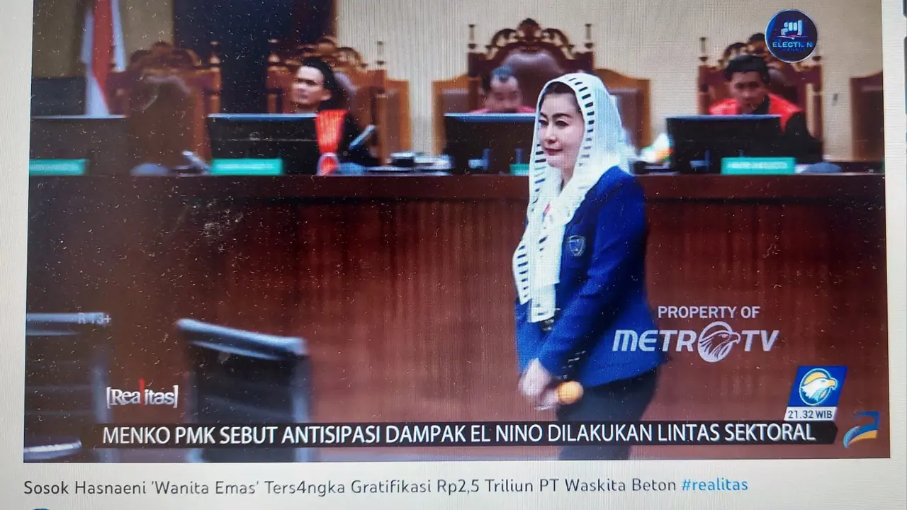 Wanita Emas Alias Hasnaeni Terdakwa Kasus Korupsi PT Waskita Beton Precast Tbk Sesegukan Saat Memohon kepada Majelis Hakim Agar Dirinya Dijadikan Tahanan Kota. Bukannya Dikabulkan, Majelis Hakim Justru Tertawa Geli