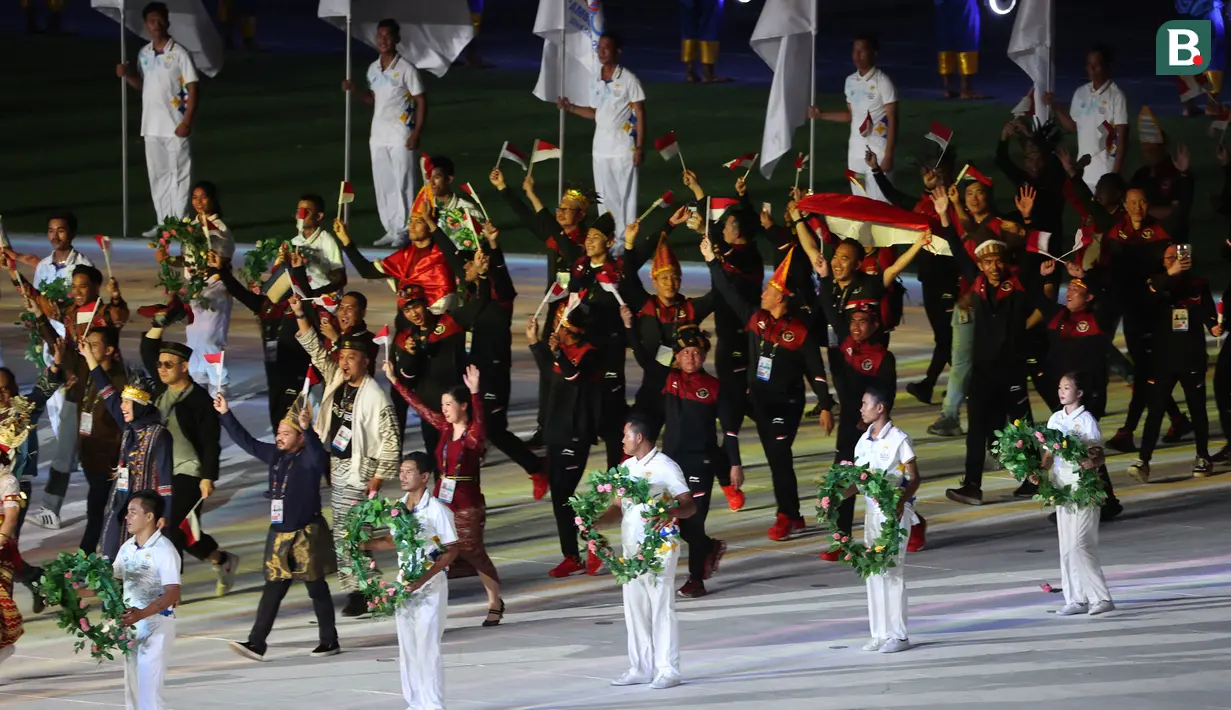 Pada SEA Games terdahulu di Vietnam pada tahun 2021, Kontingen Indonesia menempati posisi ketiga pada klasemen akhir dengan raihan 69 medali emas, 91 perak dan 81 perunggu. (Bola.com/Abdul Aziz)