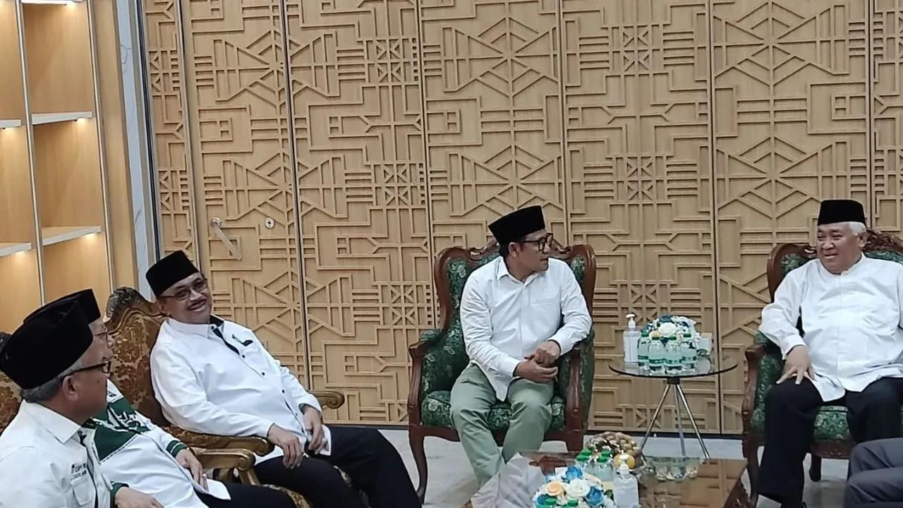 "Karena apa yang saya tampilkan secara terbuka dengan penuh niat baik pikiran, ini sudah lebih dari tim sukses. Jadi tidak perlu dimasukkan," katanya.