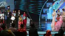 Sejumlah sosok inspiratifa ketika mendapatkan penghargaan Liputan6 Award 2015 untuk kategori Khusus Pantang Menyerah, di Studio Emtek, Jakarta, Rabu (20/5). (Liputan6.com/Faizal Fanani)