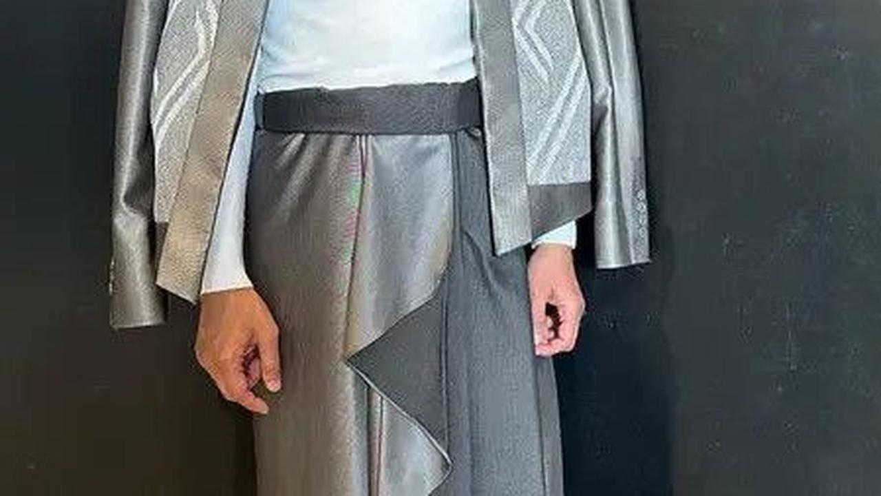 Penampilan edgy lainnya.