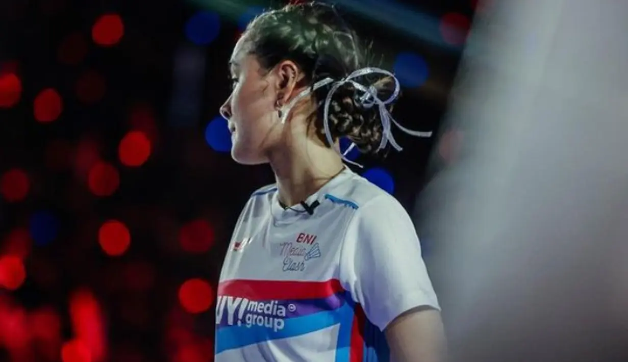 Saat berolahraga, Caitlin Halderman memilih mengepang rambut panjangnya [Instagram/caitlinhalderman]