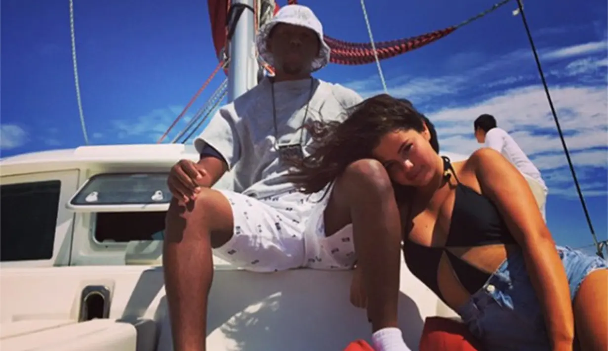 Liburan di laut sepertinya menjadi salah satu cara favorite Selena Gomez menghilangkan penat. (instagram/selenagomez)