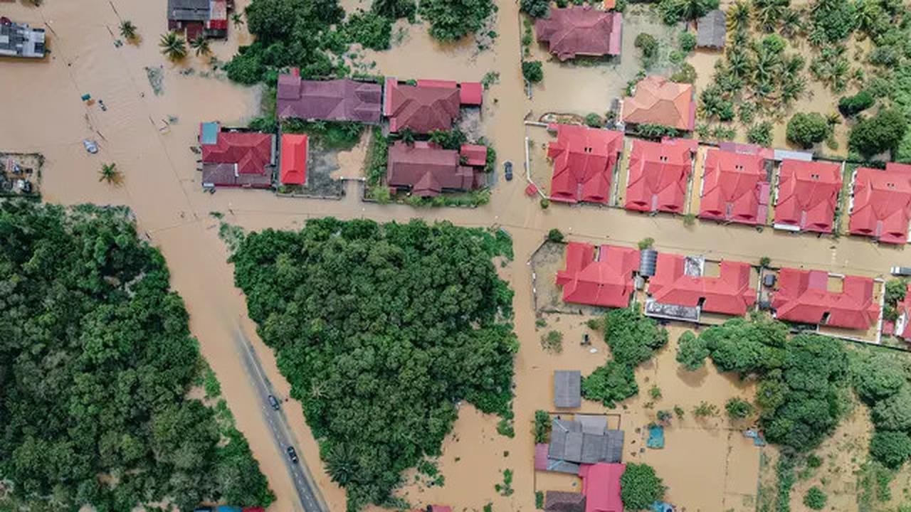 Situbondo Dilanda Banjir hingga Ratusan Rumah Tergenang, Pemerintah Terapkan Status Tanggap Darurat Bencana Hidrometeorologi