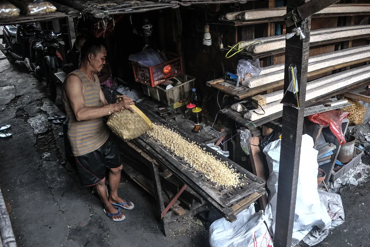 FOTO: Perajin Tempe di Tengah Lonjakan Harga Kedelai