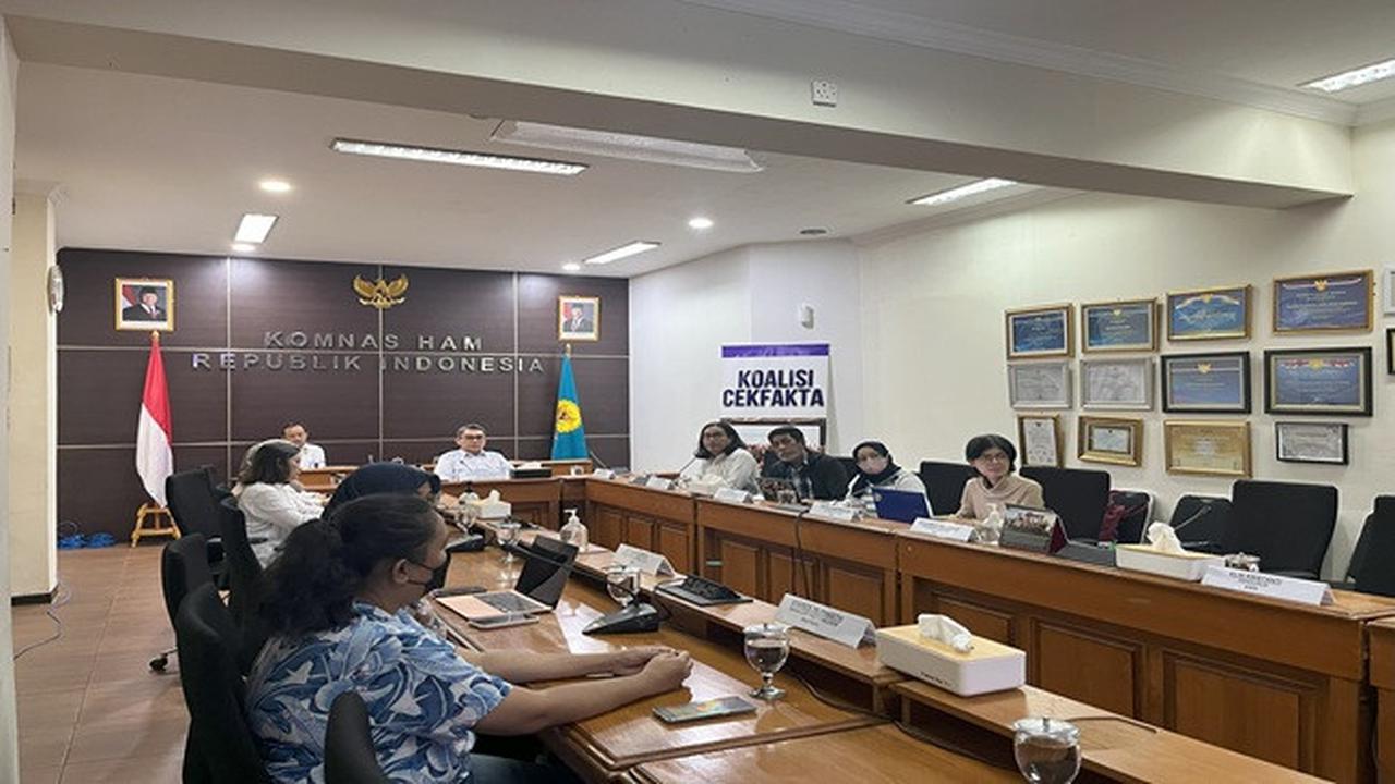Tim Koalisi Cek Fakta yang terdiri dari AMSI, AJI dan Mafindo, didukung oleh Google News Initiative melakukan audiensi dengan Komnas HAM. (dokumentasi Koalisi Cek Fakta)