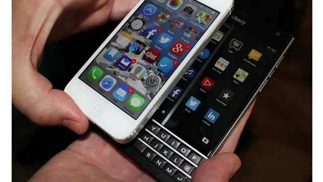 BlackBerry Passport (cnet.com)