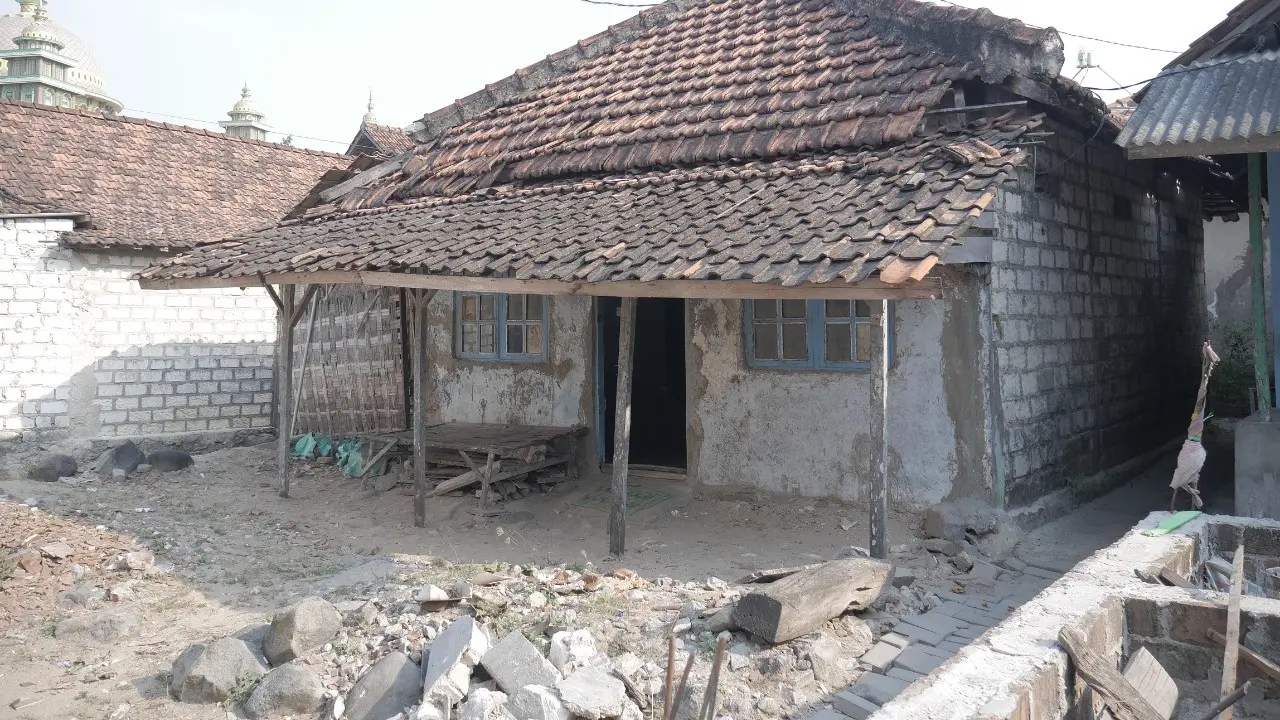 PT Djarum membedah rumah warga tak mampu di rembang menjadi rumah sederhana layak huni. (Istimewa)