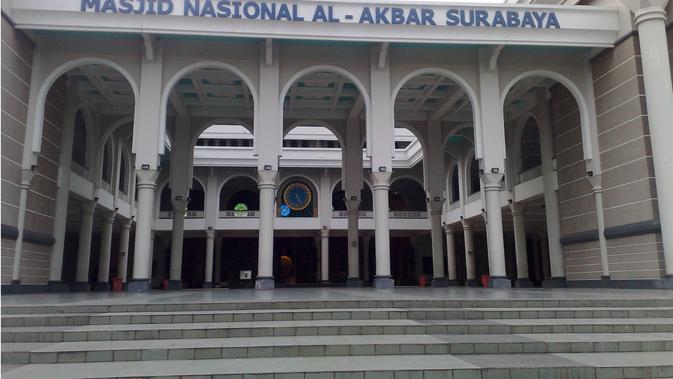 Masjid Nasional Al Akbar Surabaya (Sumber: simas.kemenag.go.id)