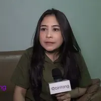 Prilly Latuconsina memberikan tanggapan soal Puteri Indonesia 2015, Anindya Kusuma Putri yang menggunakan bikini di Pantai. Menurut Prilly, jika hal tersebut mendapatkan hujatan, itu adalah hal yang sangat wajar.