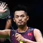 Lin Dan bereaksi setelah mengalahkan Sameer Verma dalam dalam kejuaraan bulu tangkis World Championships di Nanjing, Provinsi Jiangsu, China, 1 Agustus 2018. Lin Dan mengumumkan pensiun sebagai pebulu tangkis. (Johannes EISELE/AFP)