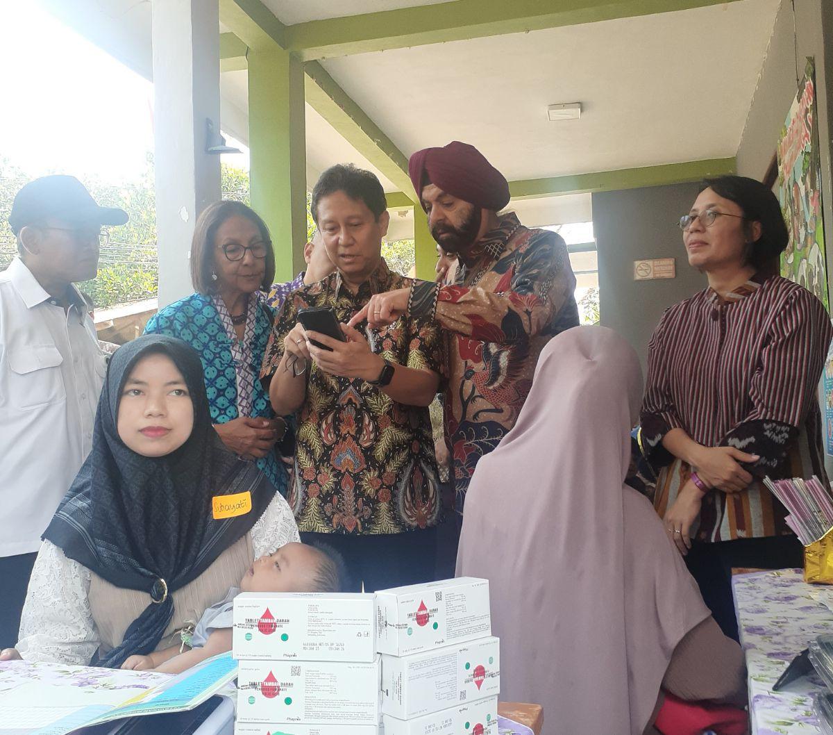 "Dunia sedang mengalami pertumbuhan yang lambat, tapi ASEAN, Indonesia khususnya, cukup baik,"&nbsp;ujar Ajay saat berkunjung ke Kabupaten Tangerang, Kamis (7/9).