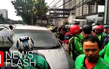 VIDEO: Pengemudi Ojek Online Kepung Mobil Berpelat Kedutaan