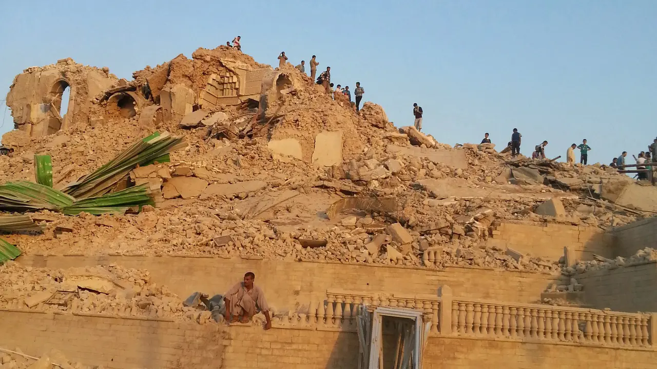 Militan ISIS Mengebom Makam Nabi Yunus 