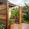 7 Inspirasi Sekat Teras dari Material Alami untuk Rumah Mungil
